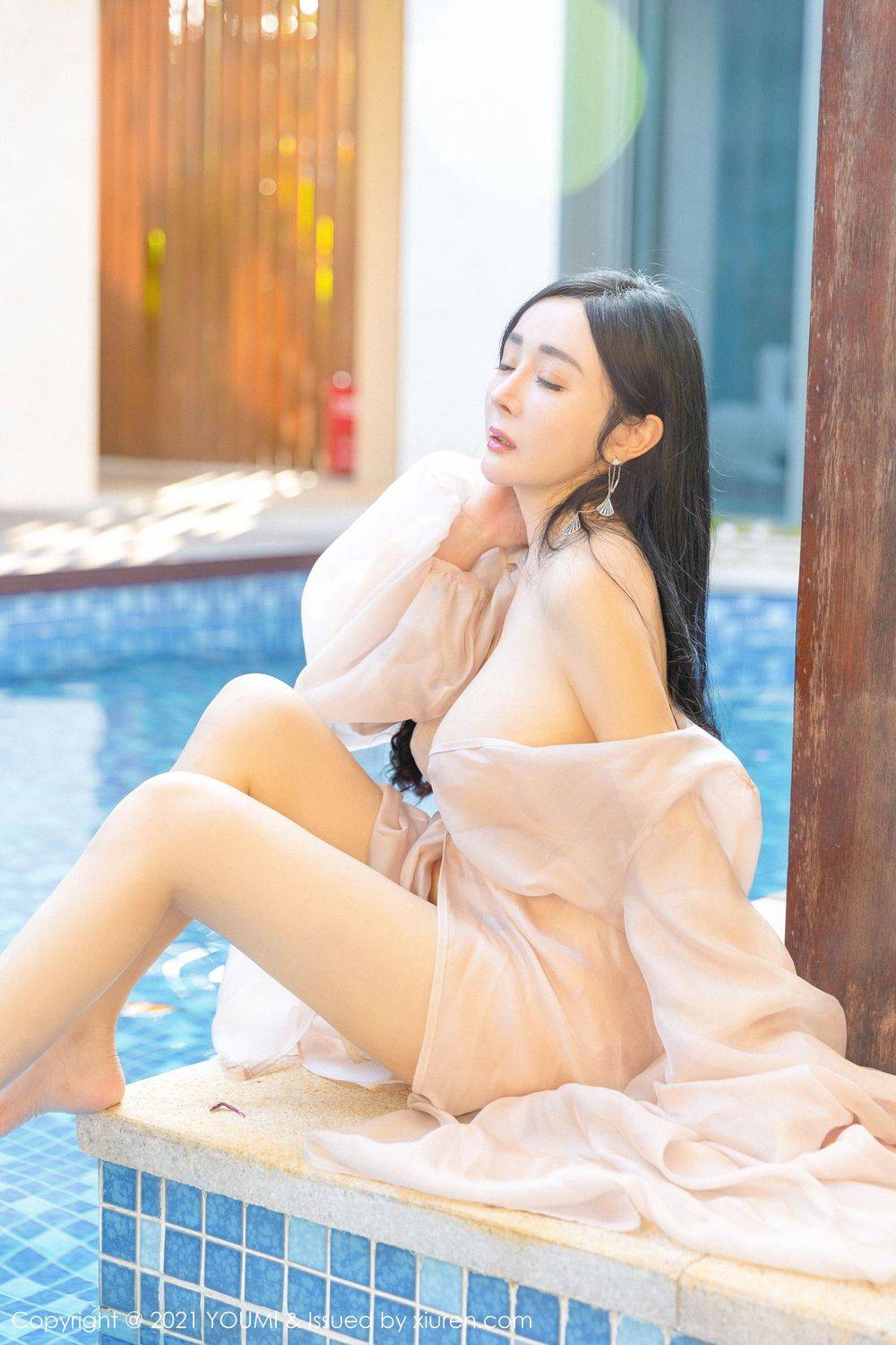 尤蜜荟美女模特允薾轻薄长裙波涛胸涌娇媚系列三亚旅拍-51