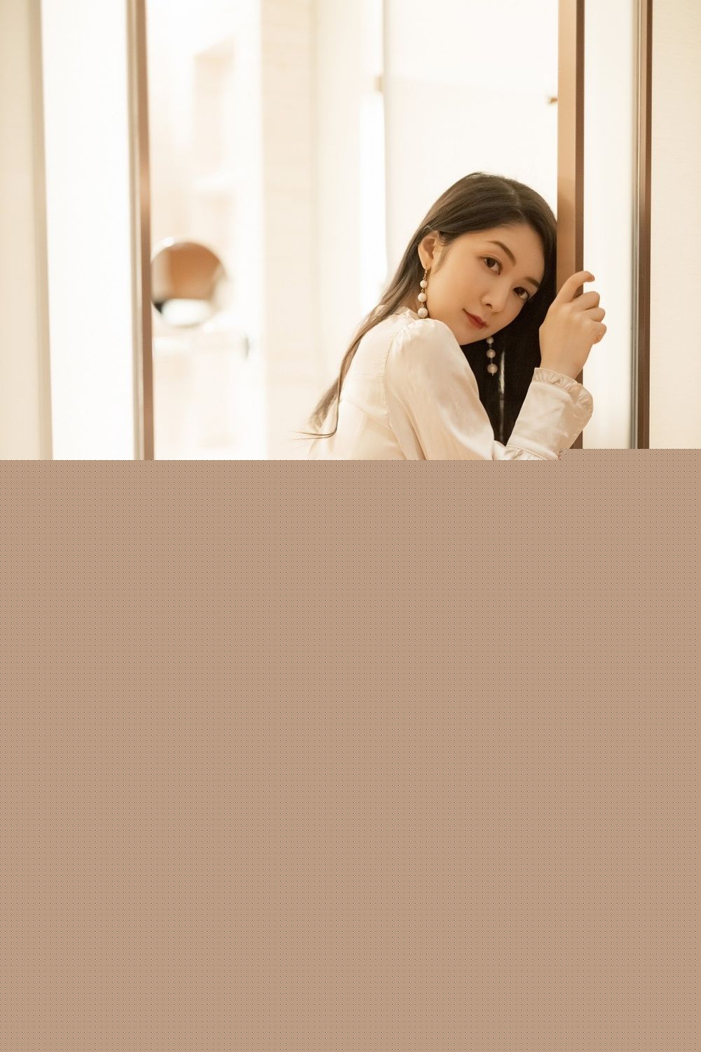 秀人网性感女神Angela小热巴黑丝美腿眼镜OL华丽优雅写真-52