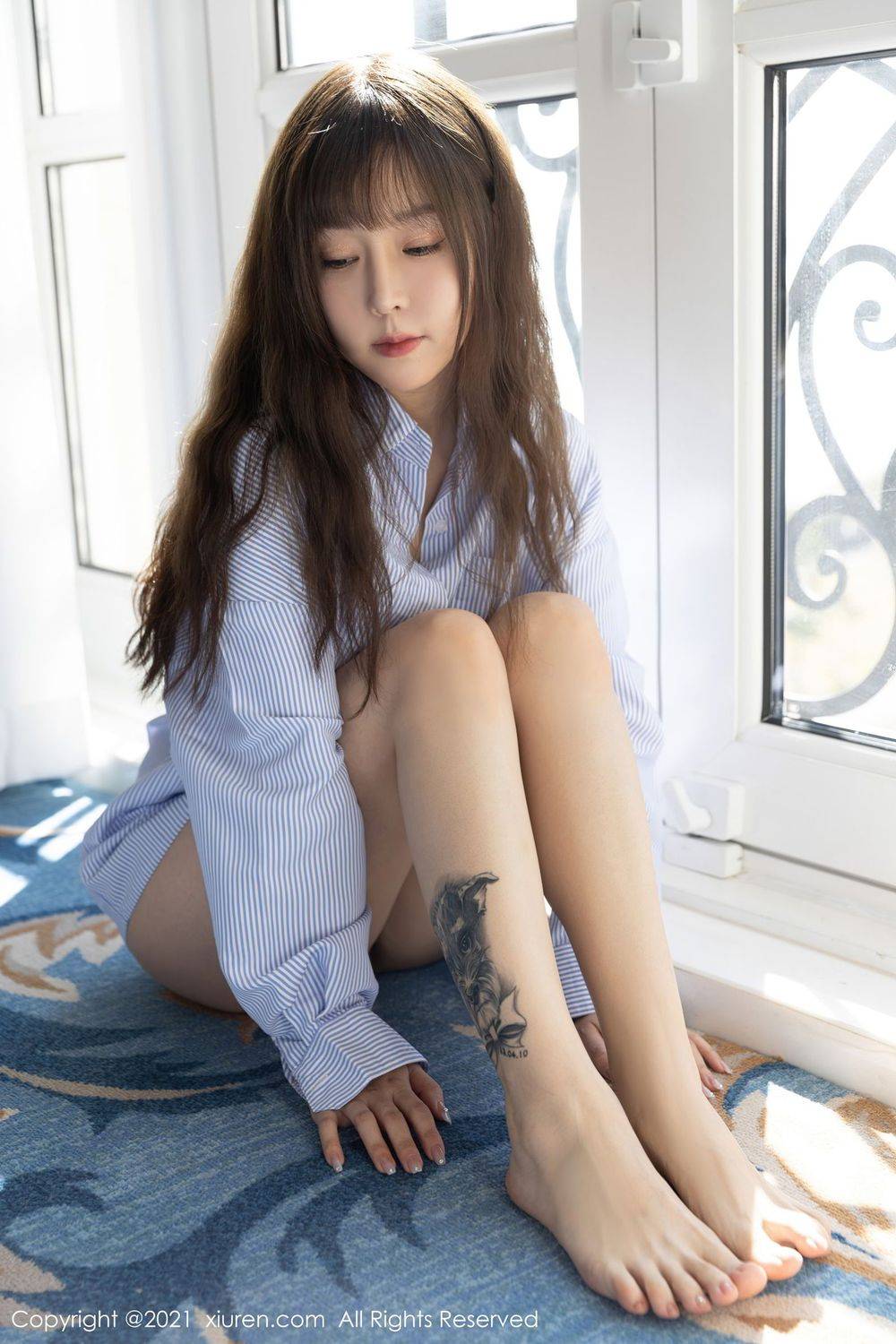 秀人网性感女神王雨纯衬衫与吊带撩人女友视觉厦门旅拍