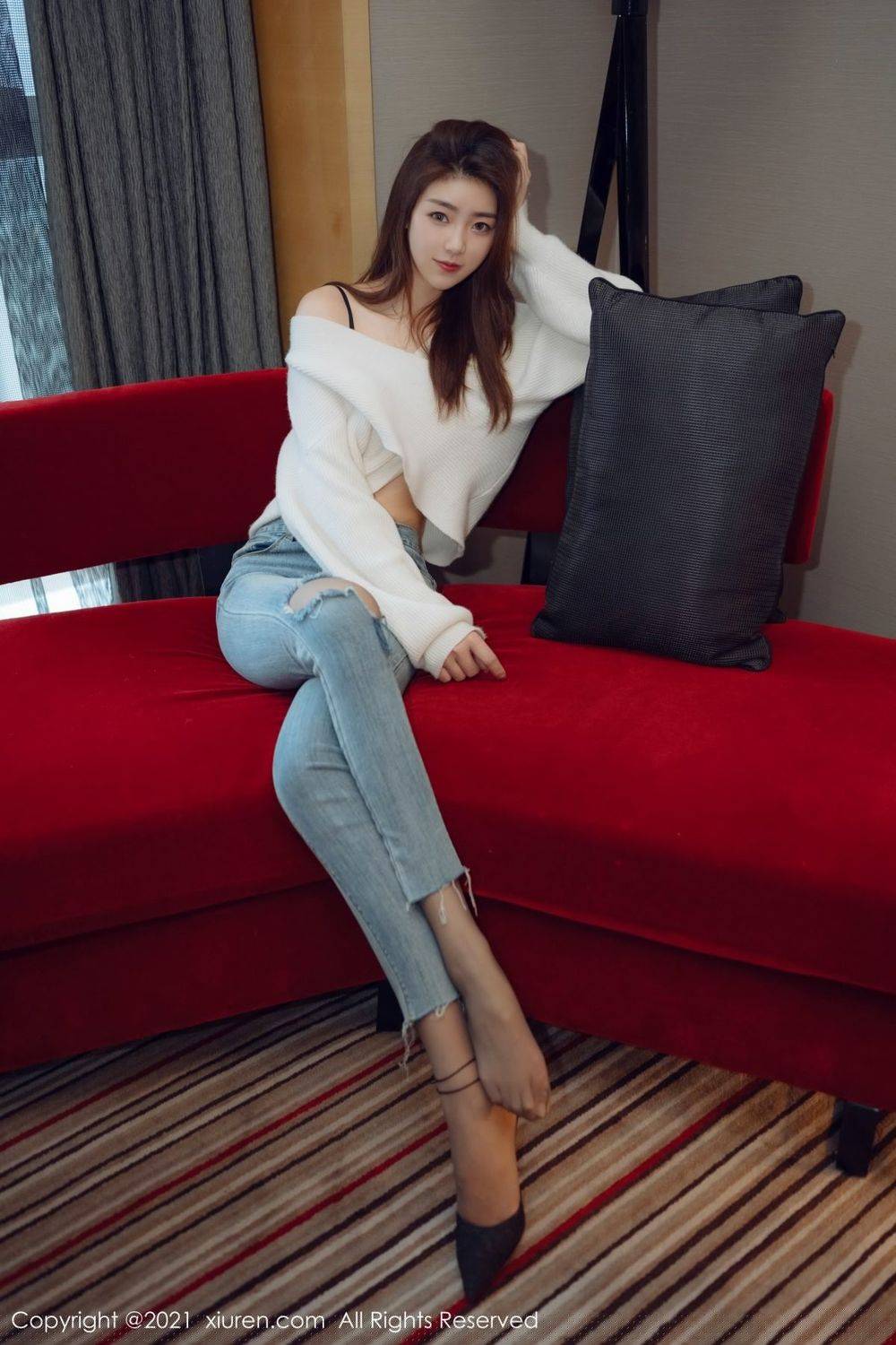 秀人网美女模特可乐Vicky直爽牛仔裤与黑丝美腿系列性感写真-23