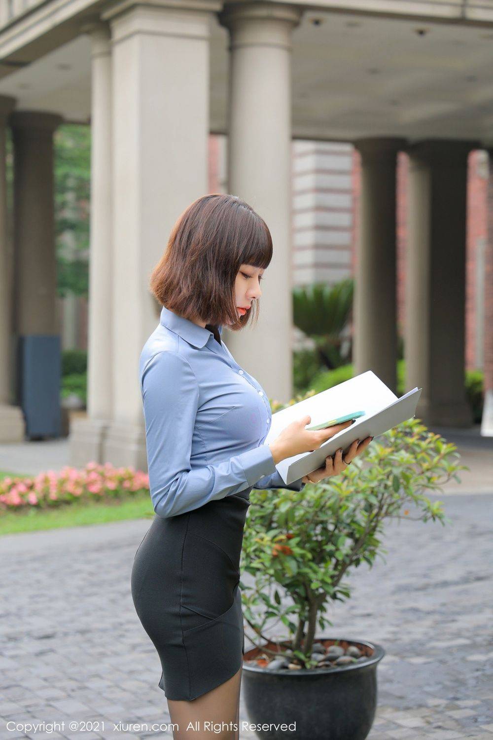 秀人网性感御姐果儿Victoria职场OL婚礼策划主题北京旅拍-3