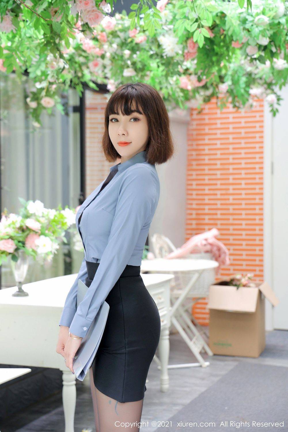 秀人网性感御姐果儿Victoria职场OL婚礼策划主题北京旅拍-8