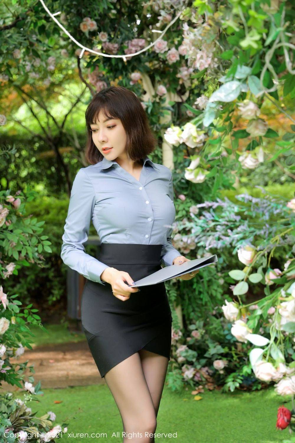 秀人网性感御姐果儿Victoria职场OL婚礼策划主题北京旅拍-14