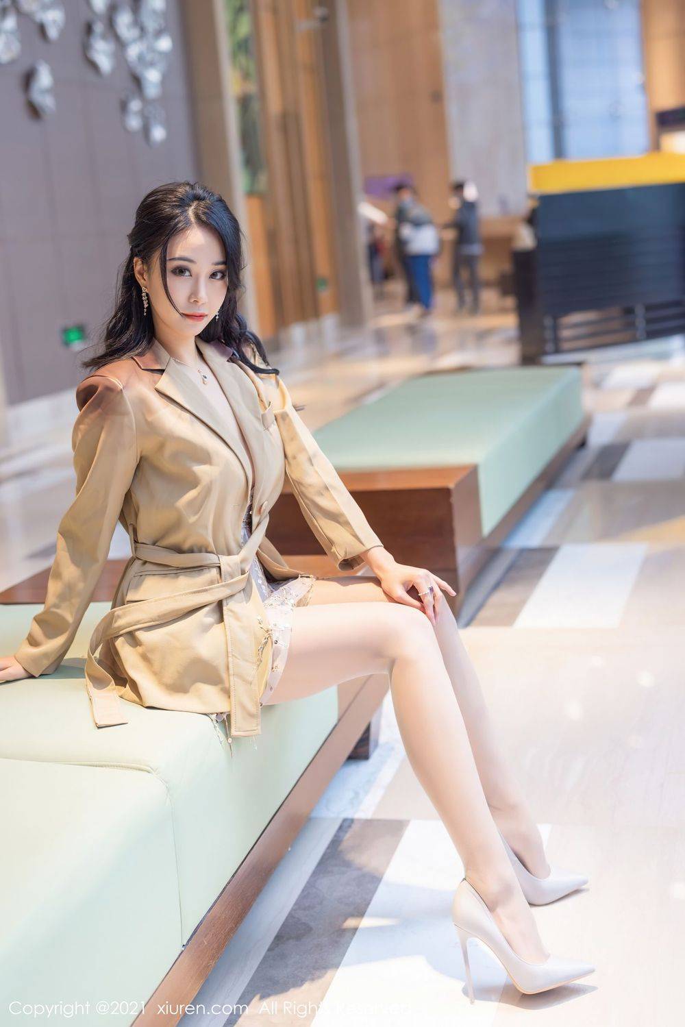 秀人网美女模特蓝夏Akasha华丽吊裙与丝袜美腿热辣身材套图