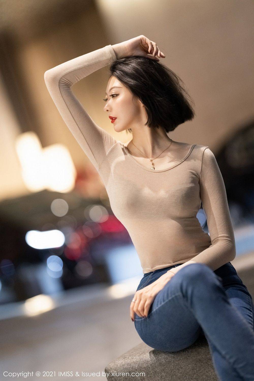 爱蜜社气质美女付艺轩Renee黑丝美腿率直牛仔裤私房性感写真-12