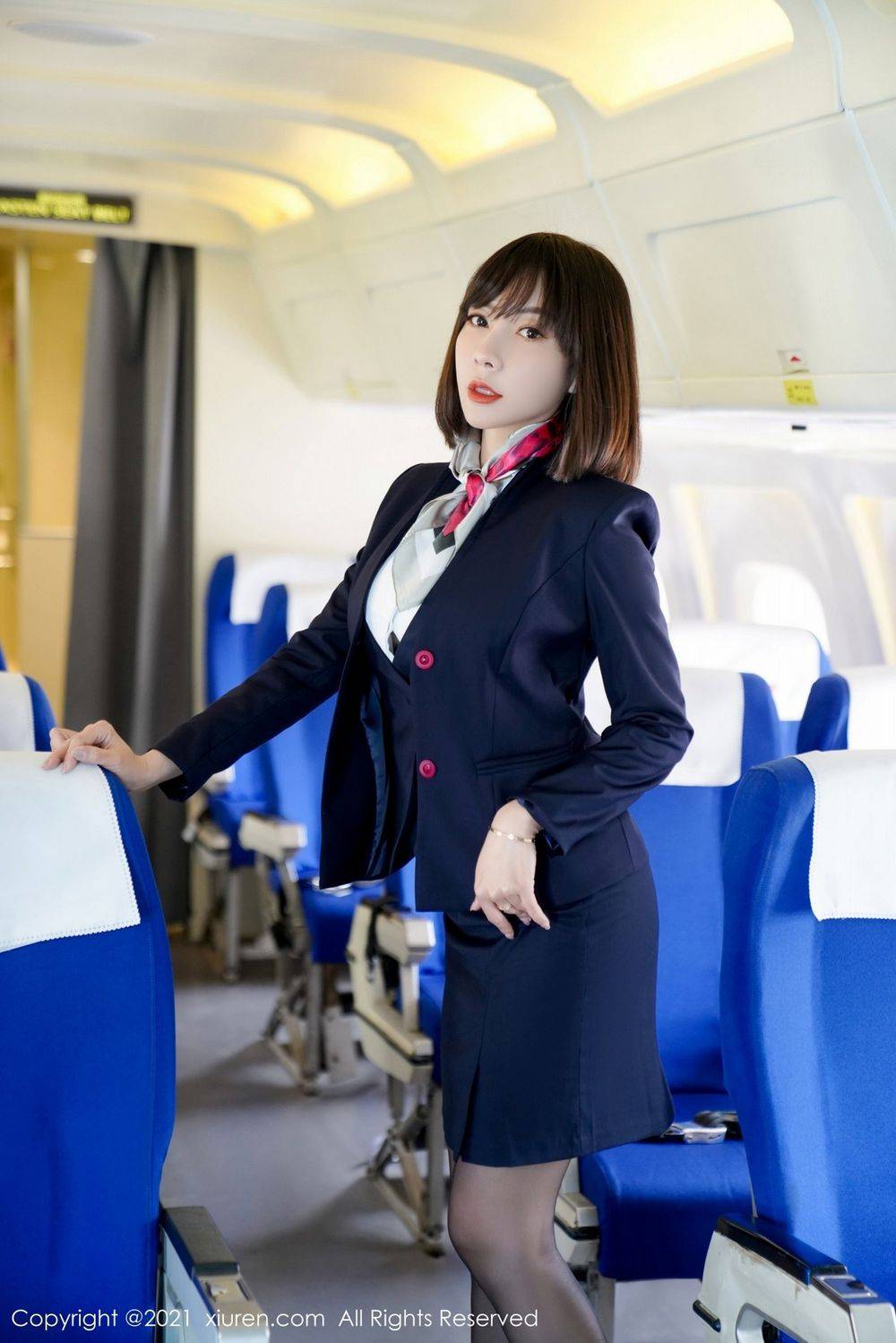 秀人网性感姐妹花果儿Victoria&葛征Model空乘制服系列写真-3