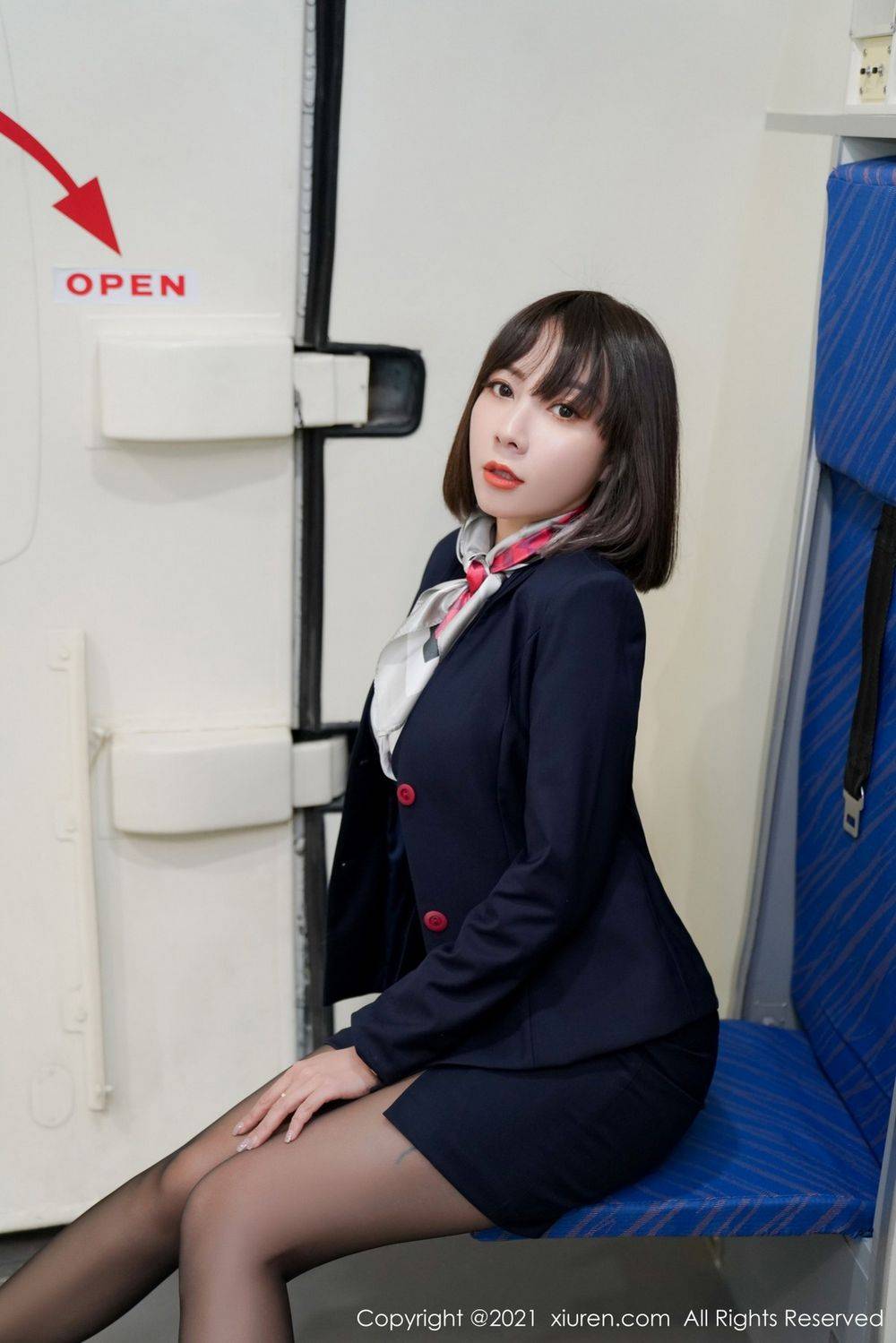 秀人网性感姐妹花果儿Victoria&葛征Model空乘制服系列写真-4
