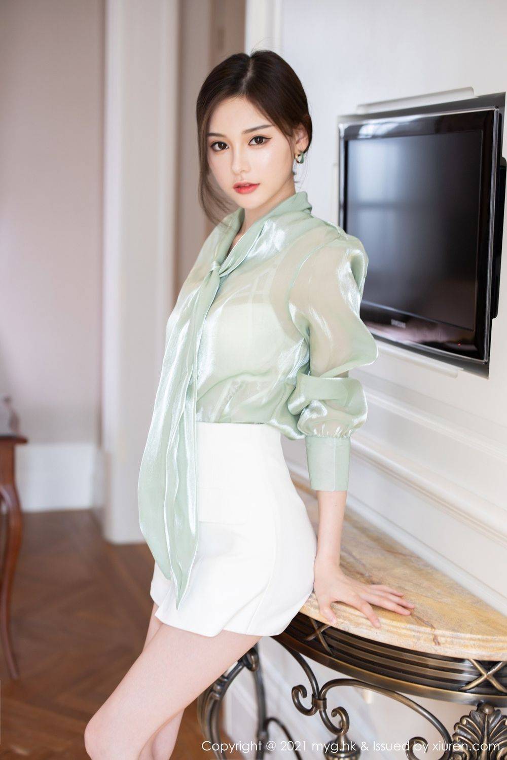 美媛馆美女模特小夕juju半遮半掩轻透服饰短发系列性感写真-3