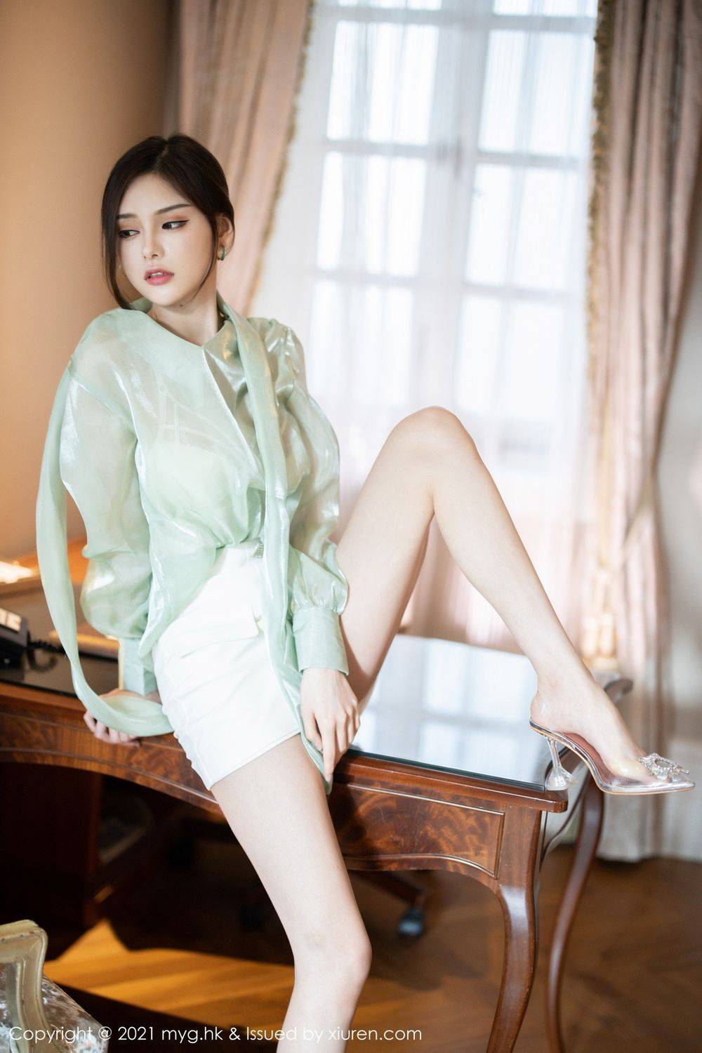 美媛馆美女模特小夕juju半遮半掩轻透服饰短发系列性感写真-16