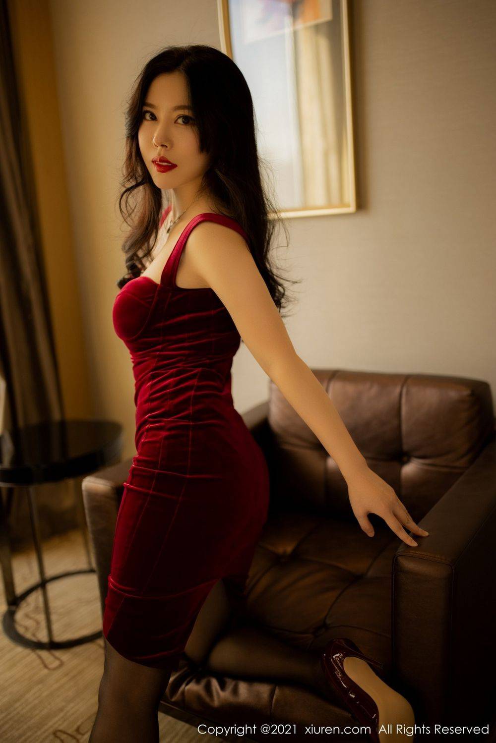 秀人网美女模特白茹雪Abby吊裙与黑丝系列熟女气息性感写真-4