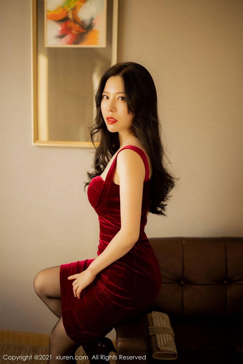 秀人网美女模特白茹雪Abby吊裙与黑丝系列熟女气息性感写真-11