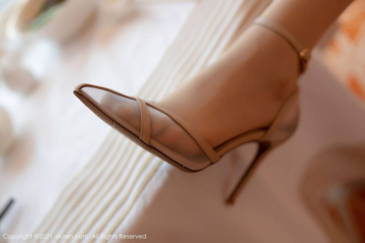 秀人网美女模特梦心玥轻薄吊裙朦胧丝足娇艳动人澳门旅拍-39