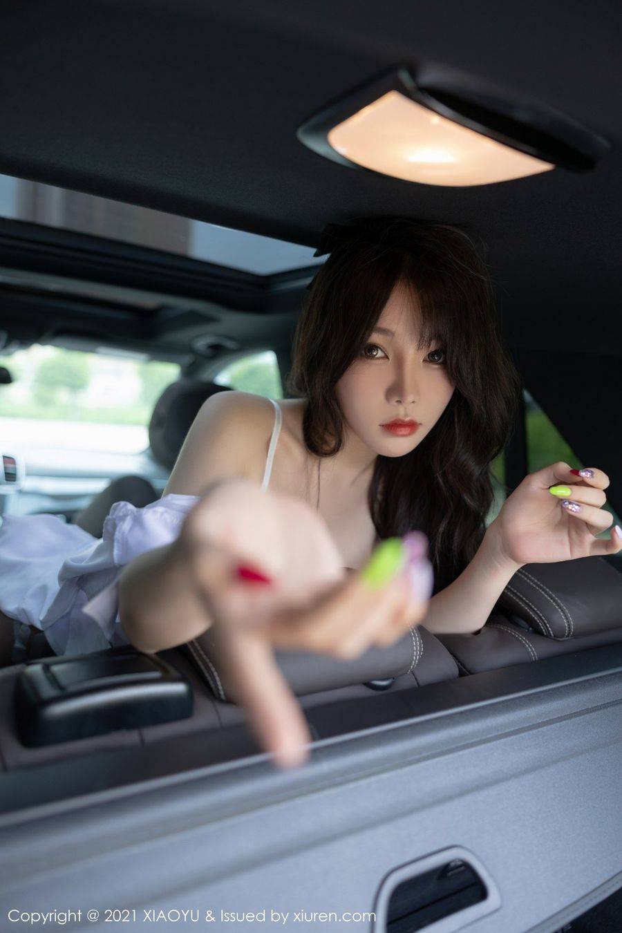 语画界性感女神芝芝Booty黑丝美腿JK制服香车美女系列写真-62