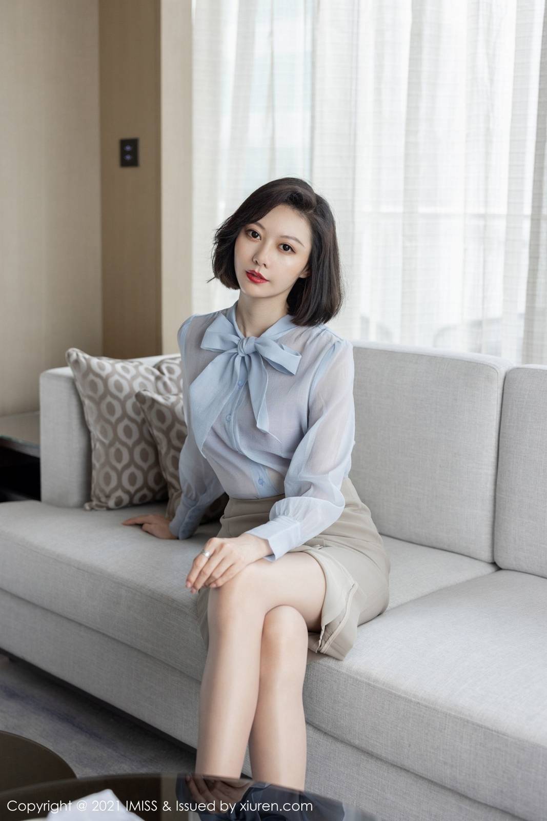 爱蜜社气质美女付艺轩Renee薄透衬衣丝袜内衣系列性感写真-3