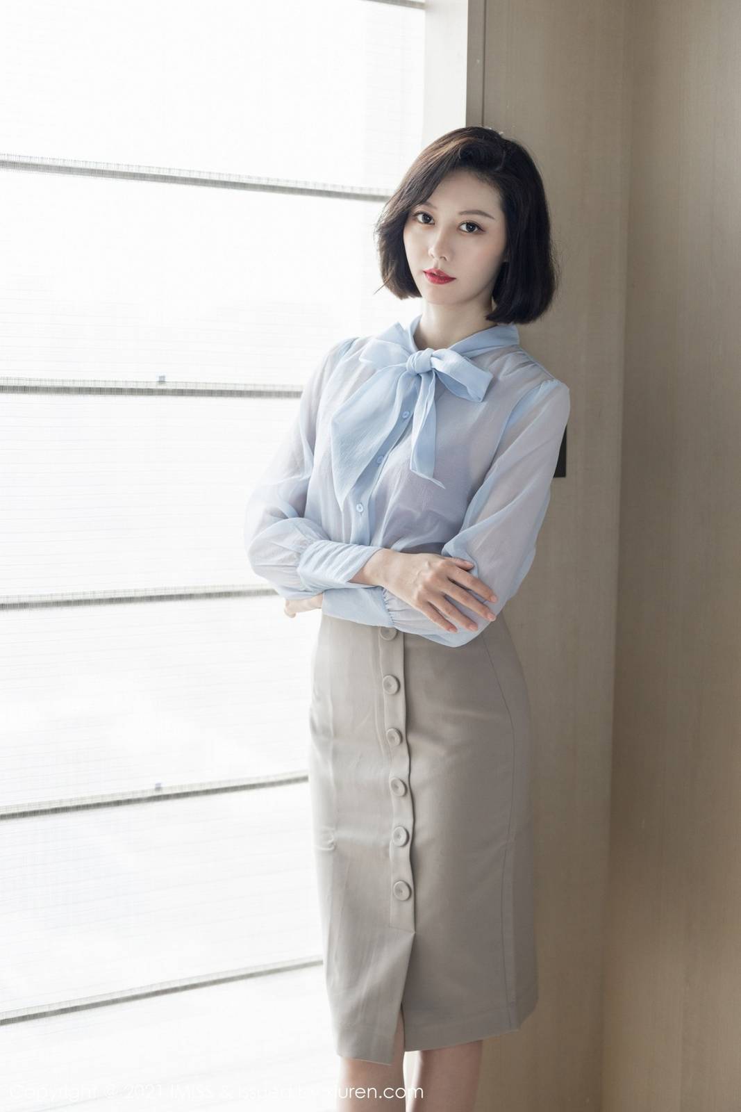 爱蜜社气质美女付艺轩Renee薄透衬衣丝袜内衣系列性感写真-14