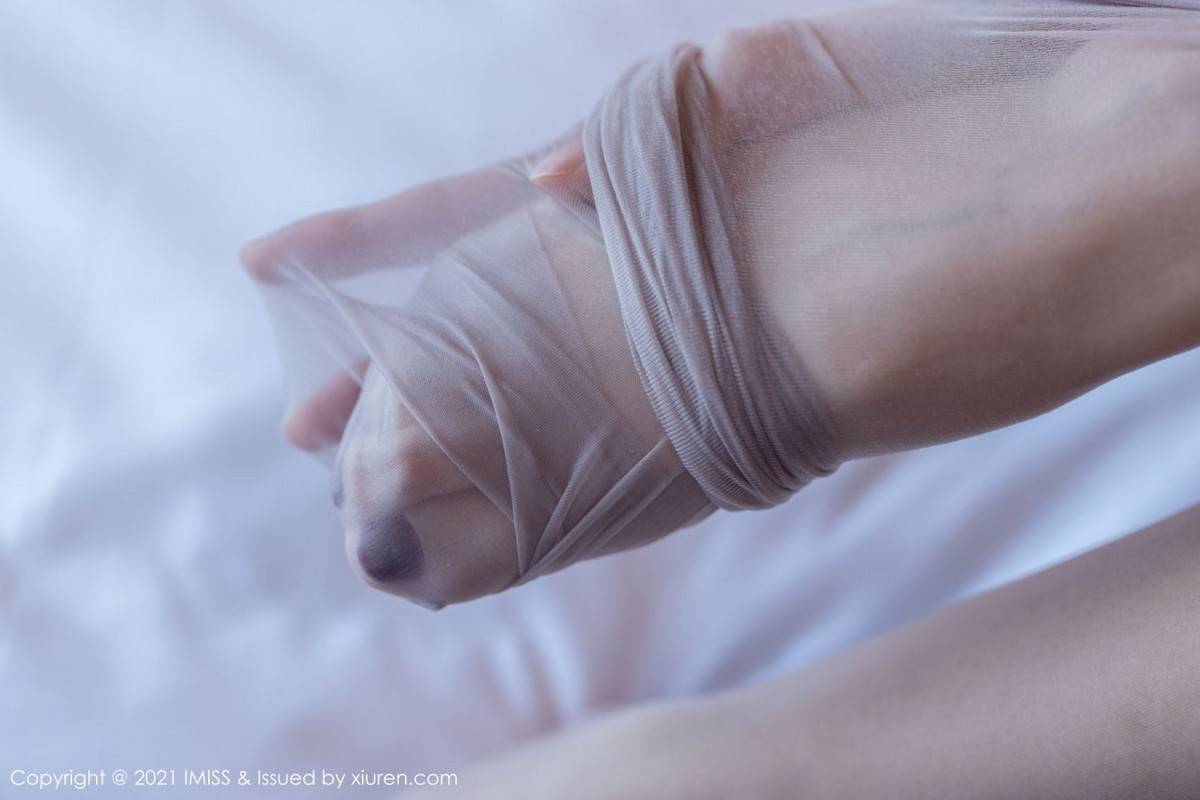 爱蜜社气质美女付艺轩Renee薄透衬衣丝袜内衣系列性感写真-58