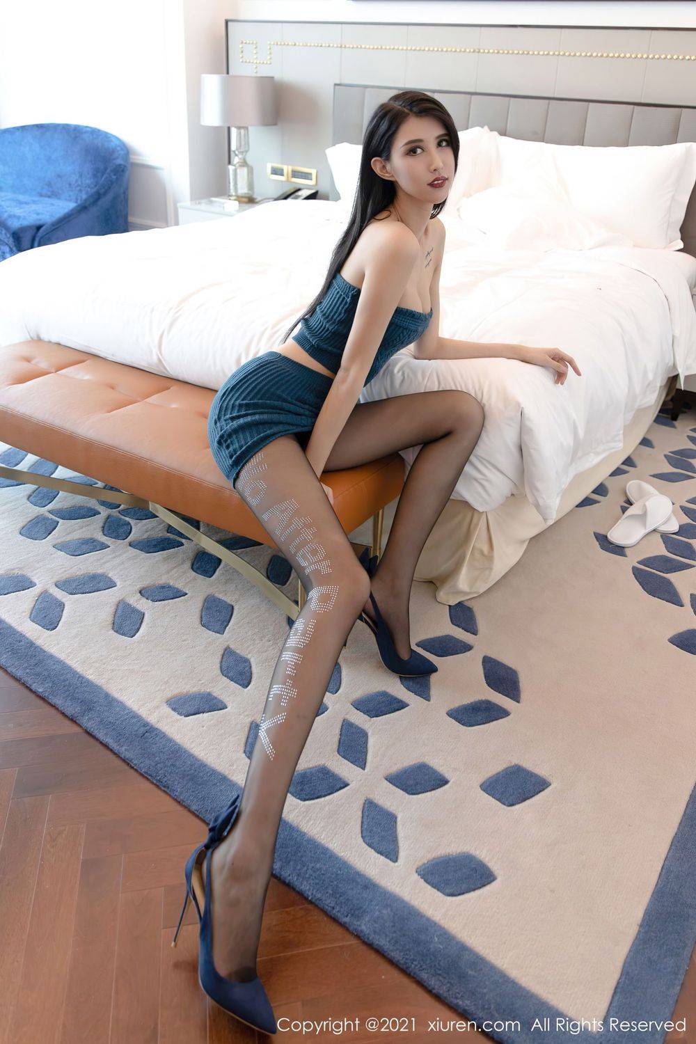 秀人网美女模特葛征Model黑丝美腿抹胸服饰高挑身姿写真-5