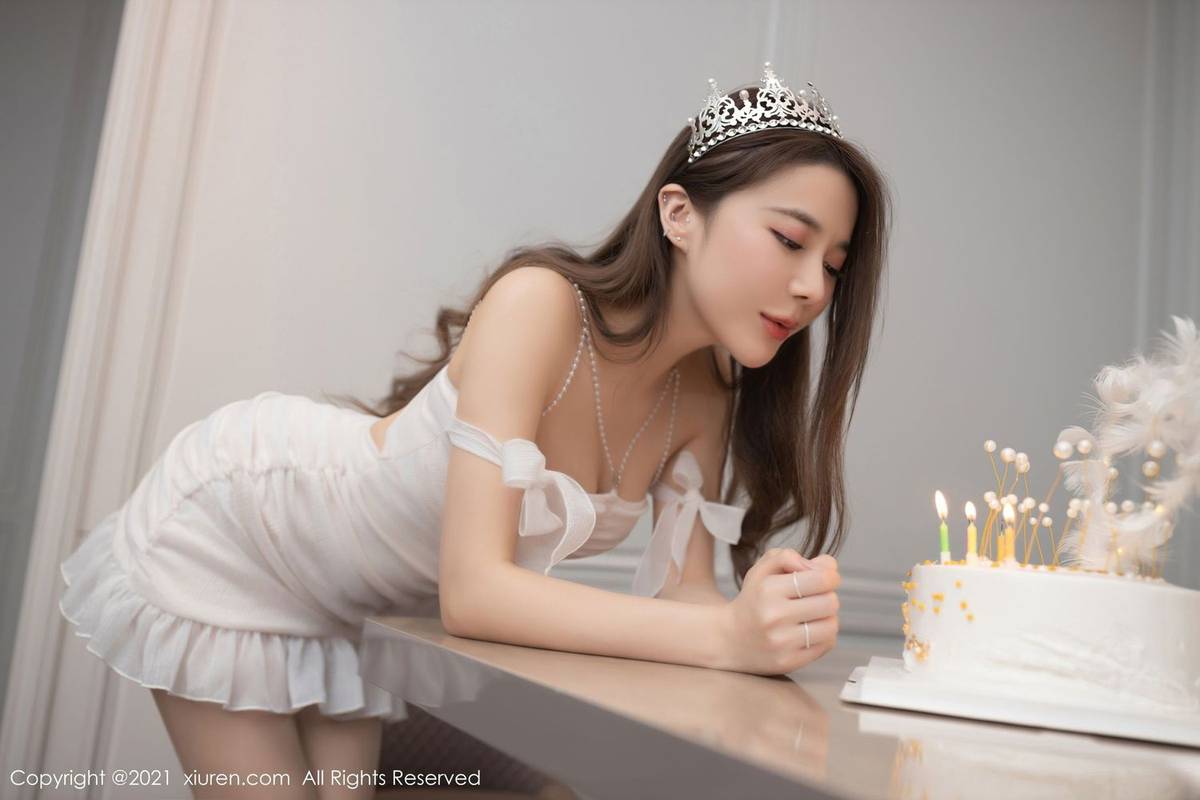 秀人网美女模特鱼子酱Fish丝袜美腿生日庆祝剧情成都旅拍-15