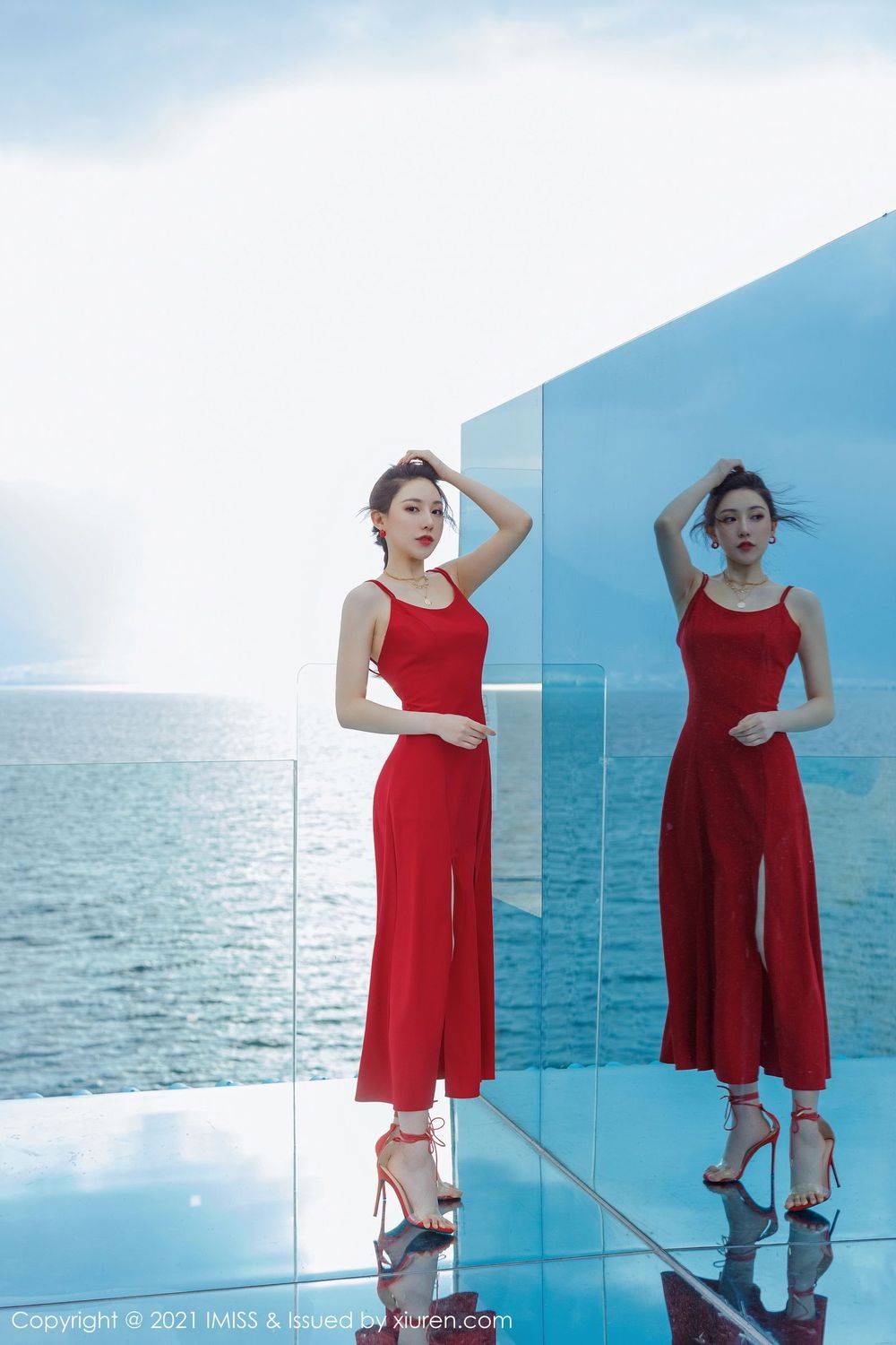 爱蜜社气质女神Lynn刘奕宁高挑身材古典风格街拍系列写真-12