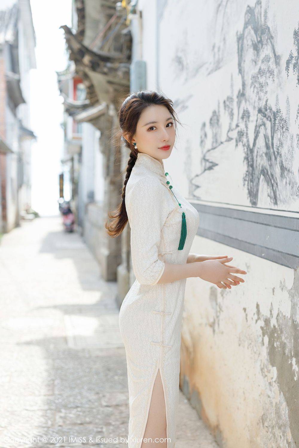 爱蜜社气质女神Lynn刘奕宁高挑身材古典风格街拍系列写真-19