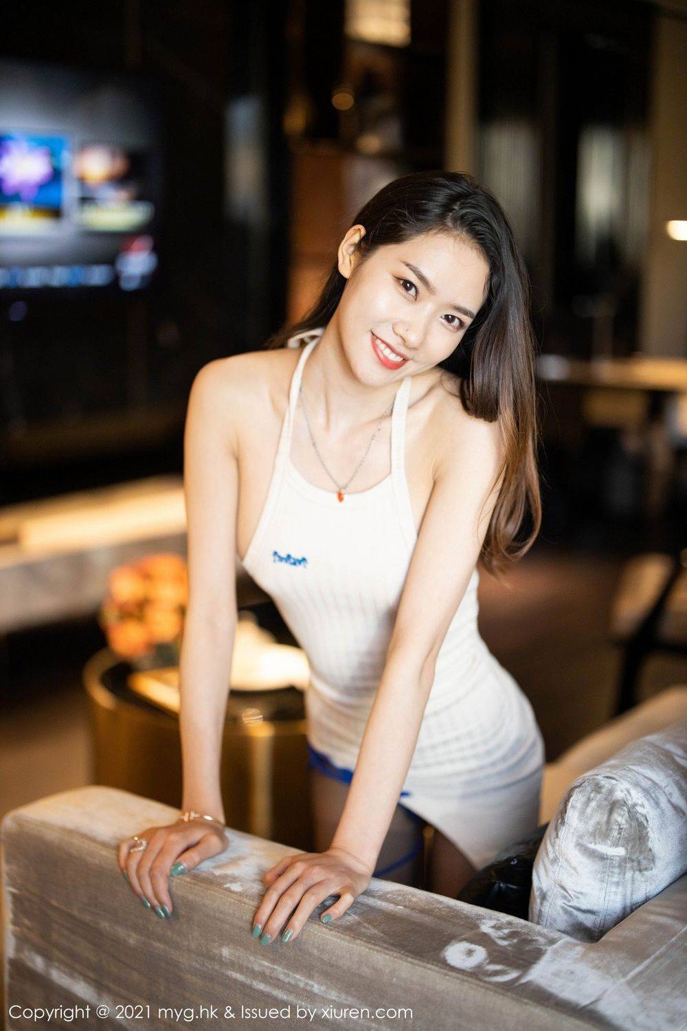 美媛馆美女模特方子萱白色长裙与黑丝美腿江浙沪性感旅拍-15