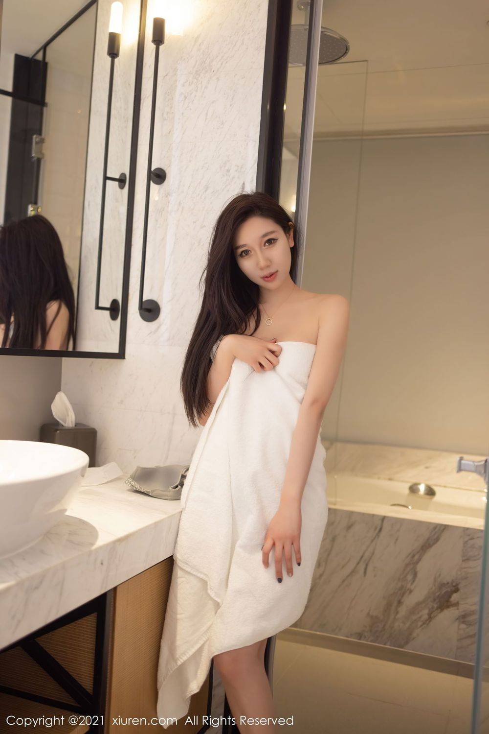 秀人网美女模特伊思思健身房场景下紧身运动内衣系列写真-50