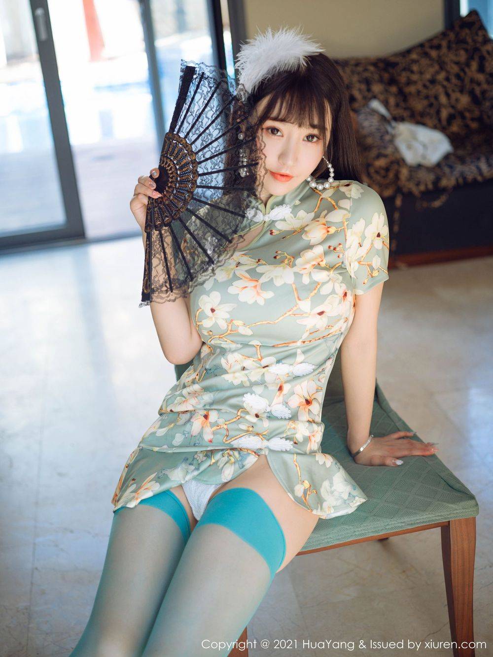 花漾Show性感女神Flower朱可儿青瓷色旗袍丝袜美腿三亚旅拍-16