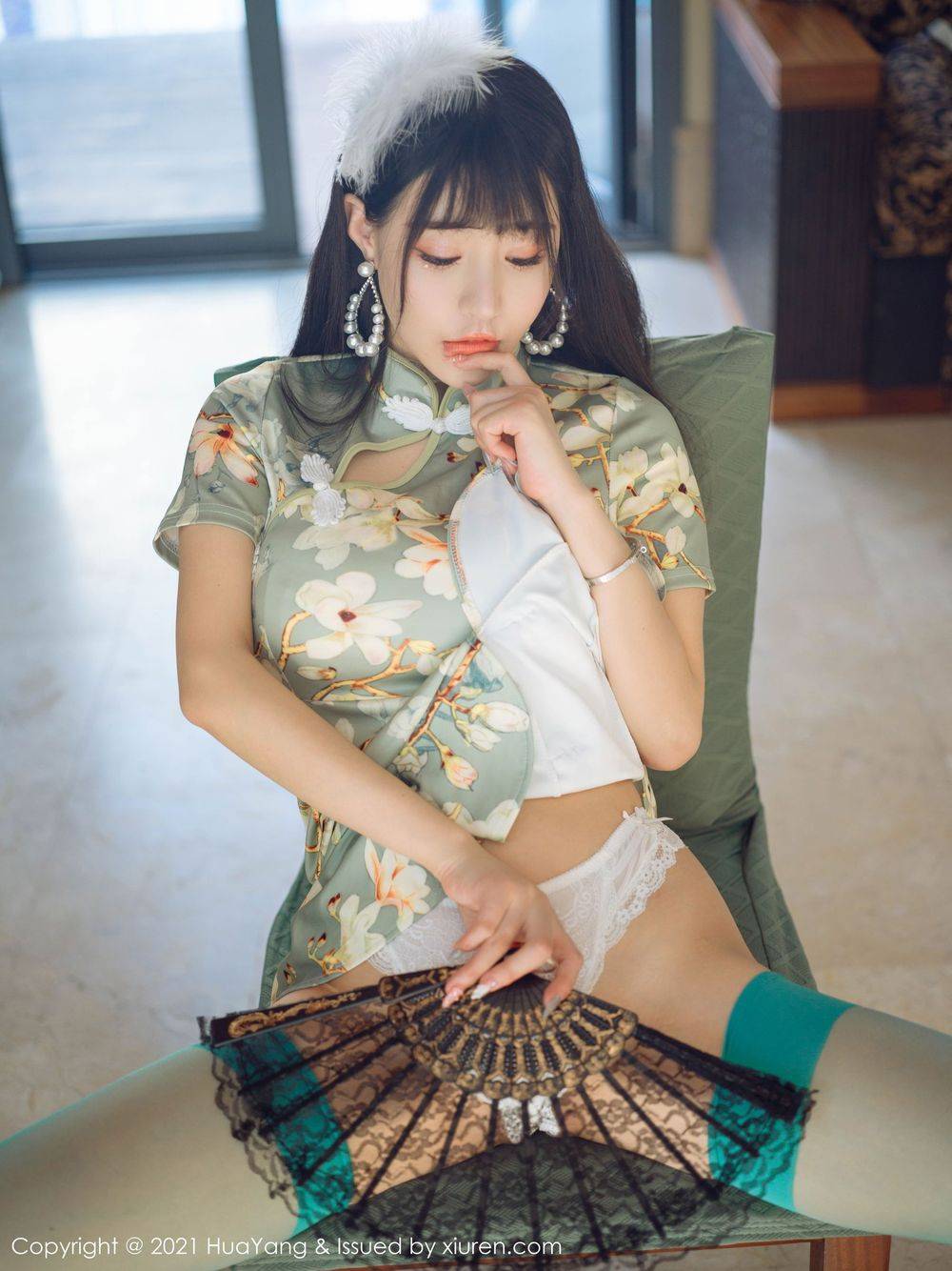 花漾Show性感女神Flower朱可儿青瓷色旗袍丝袜美腿三亚旅拍-27