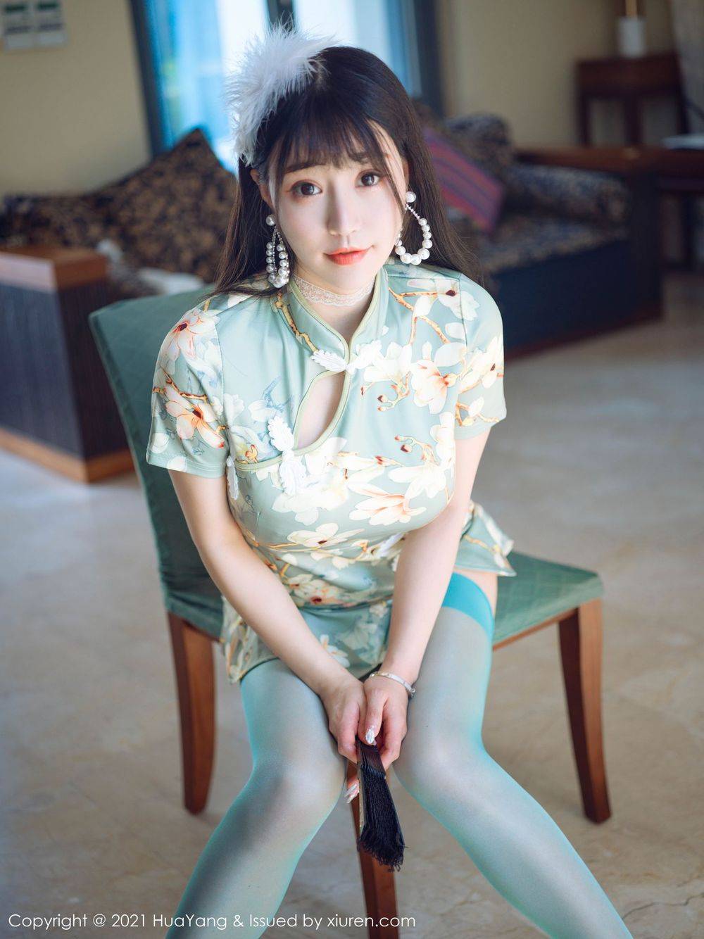 花漾Show性感女神Flower朱可儿青瓷色旗袍丝袜美腿三亚旅拍-19