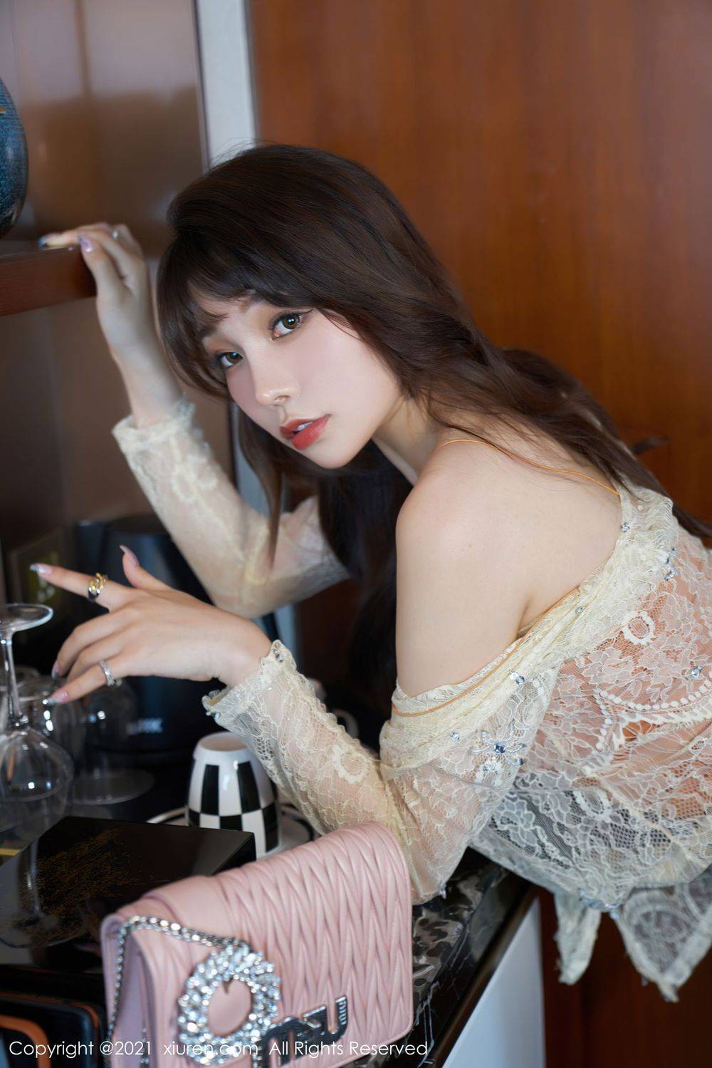 秀人网性感女神芝芝Booty魅惑吊裙与朦胧丝袜娇艳动人写真-20