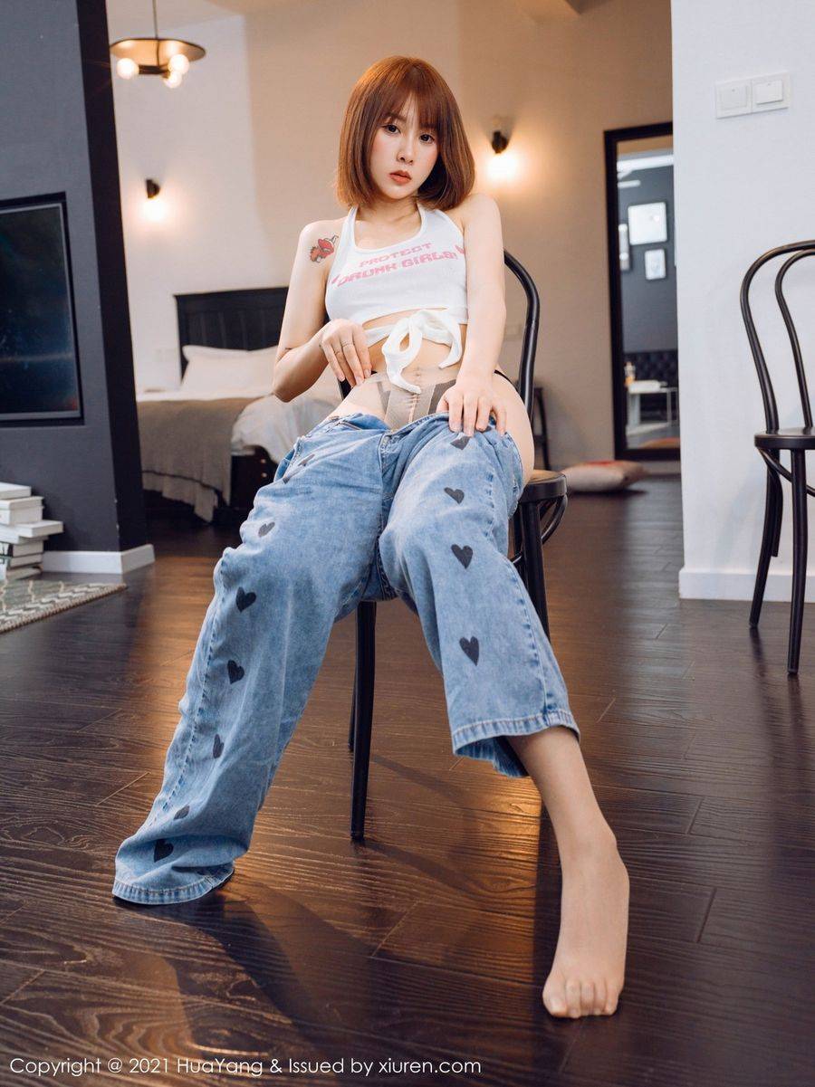 花漾Show新人模特恬恬GuTIan丝袜美腿丰腴身材首套撩人写真-34