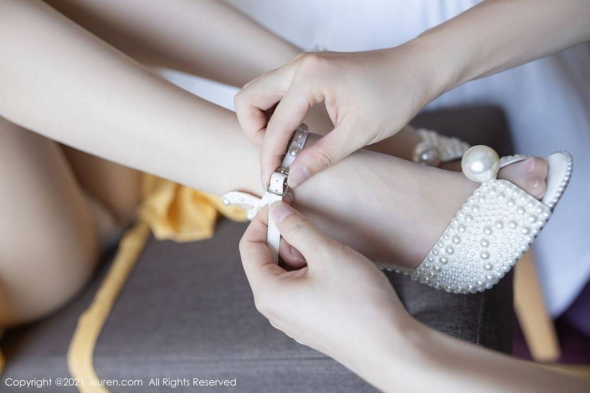 秀人网美女模特鱼子酱Fish黄色连衣裙一日女友主题性感写真-36