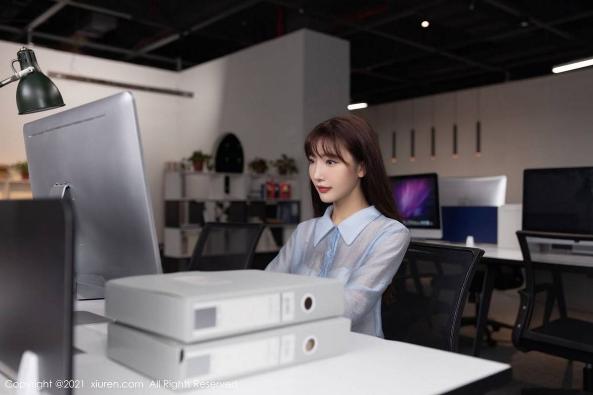 秀人网美女模特陆萱萱职场OL与情趣内衣实习生剧情性感写真