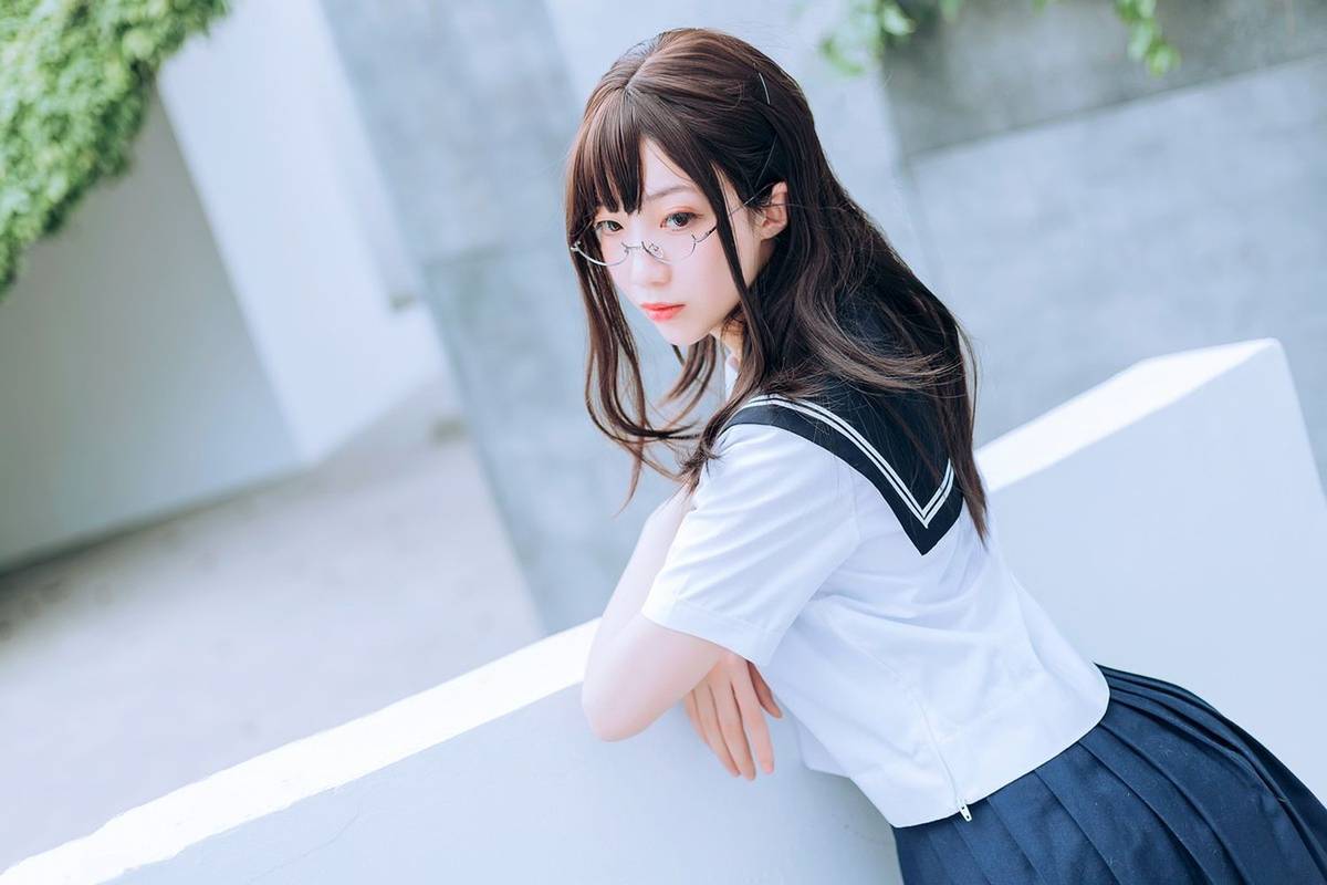 喵糖映画长发美女修长美腿JK制服户外草坪白嫩系列清纯写真-2