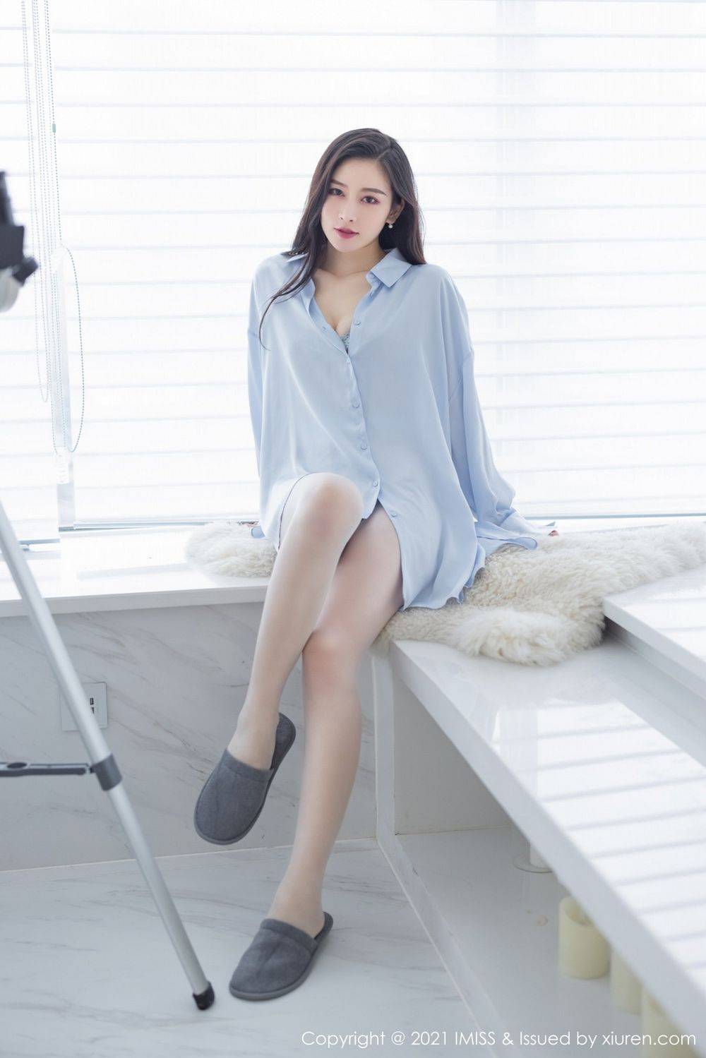 爱蜜社气质美女Vanessa大号浅蓝色衬衫独特女友视角性感写真-7