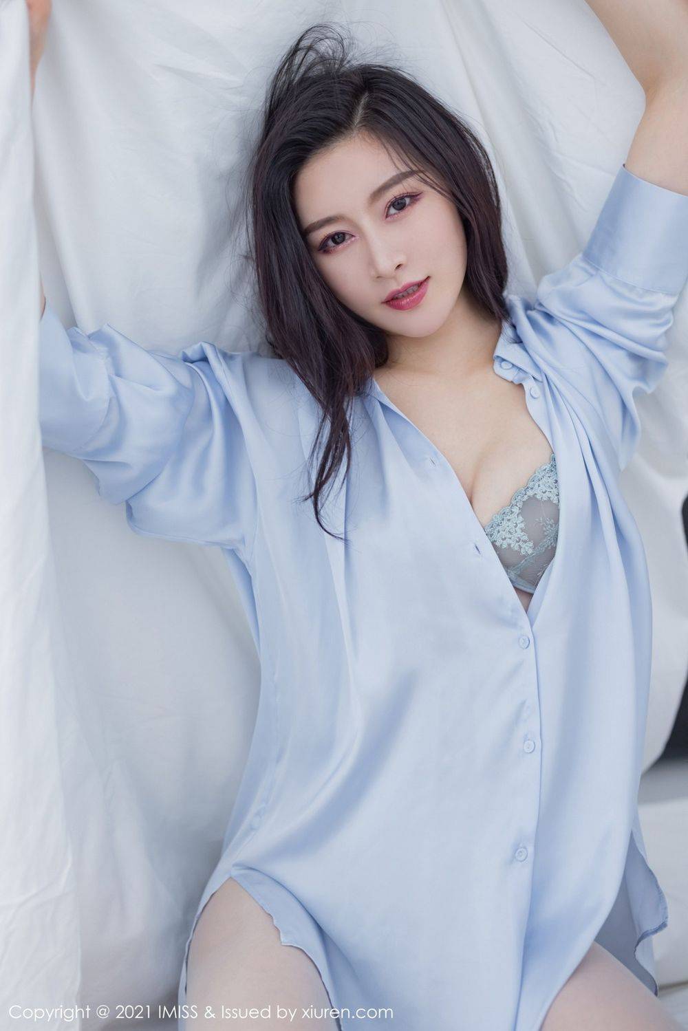 爱蜜社气质美女Vanessa大号浅蓝色衬衫独特女友视角性感写真-18