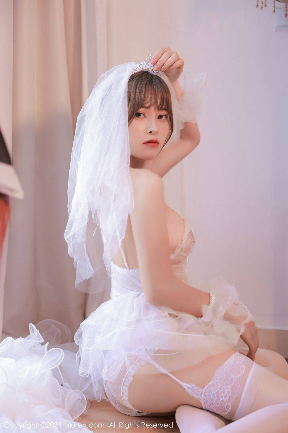 秀人网美女模特奈沐子白色婚纱丝袜美腿童颜巨乳性感写真-25