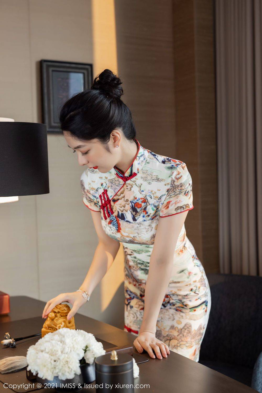 爱蜜社性感女神Angela小热巴古典旗袍丝袜美腿娇媚动人写真