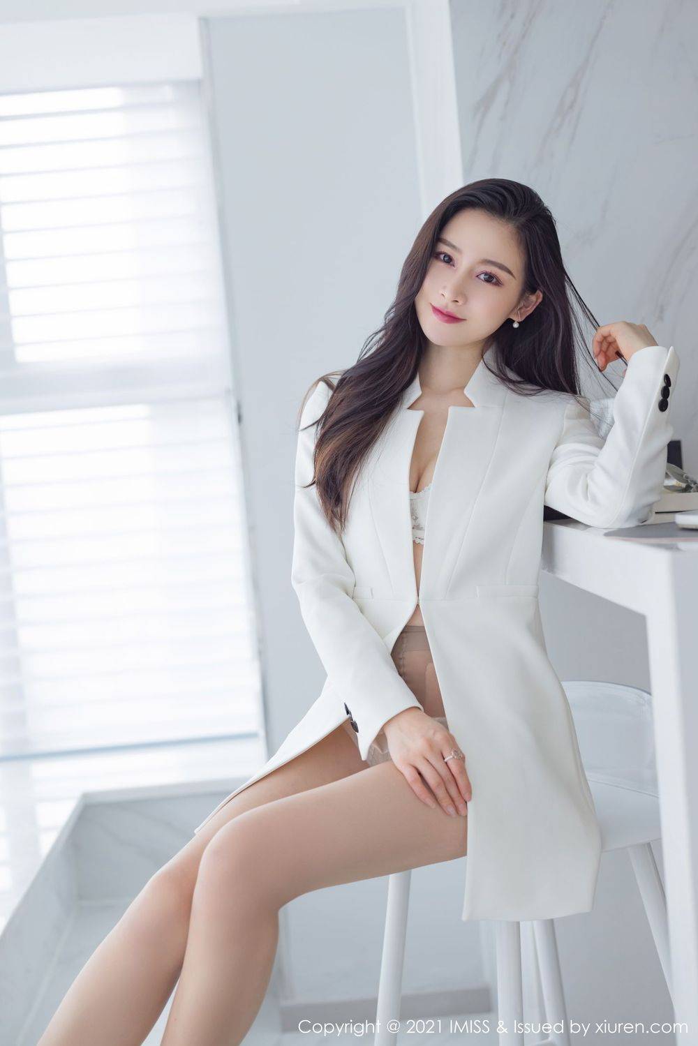爱蜜社气质美女Vanessa丝袜美腿曼妙娇躯内衣诱惑系列写真-6
