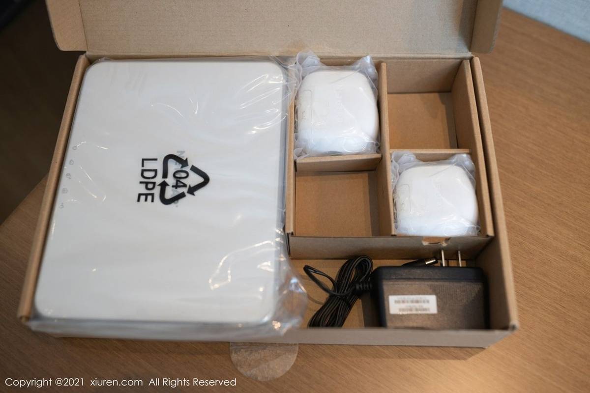 秀人网美女模特鱼子酱Fish丝袜美腿轻透迷人服饰性感写真