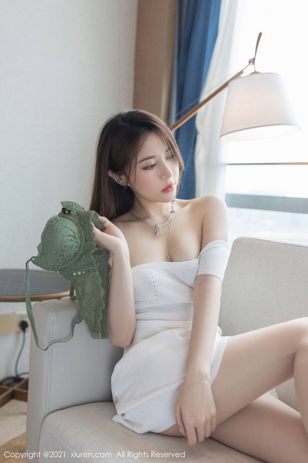 秀人网美女模特鱼子酱Fish丝袜美腿轻透迷人服饰性感写真-30