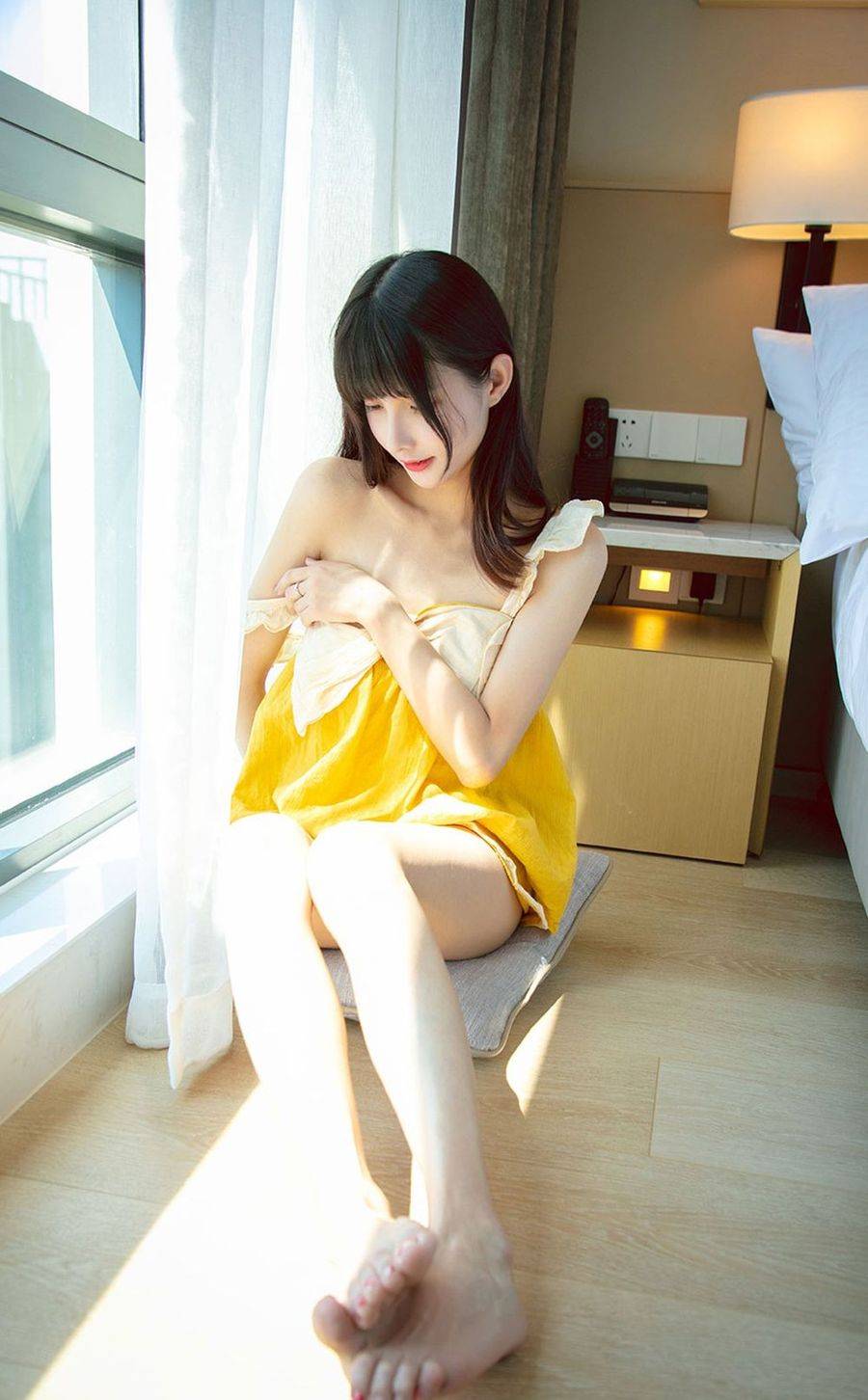 美女模特尤果猫猫黄色连衣裙她不是酸酸的柠檬精主题写真-23