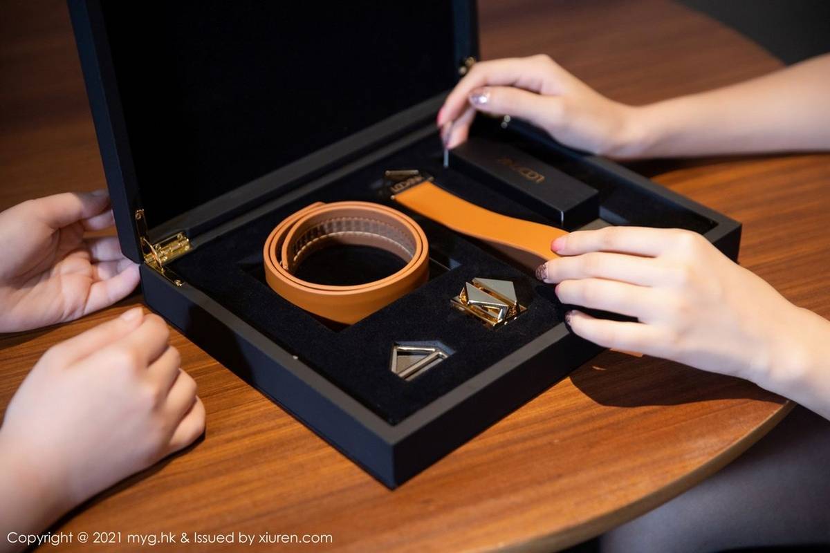 美媛馆性感女神绮里嘉Carina白衬衫调教师剧情江浙沪旅拍-7