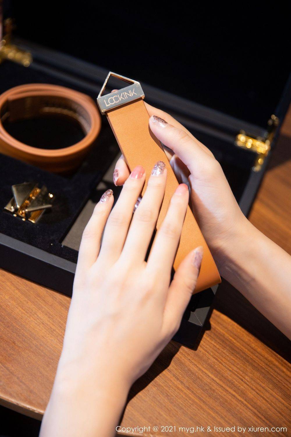 美媛馆性感女神绮里嘉Carina白衬衫调教师剧情江浙沪旅拍-9