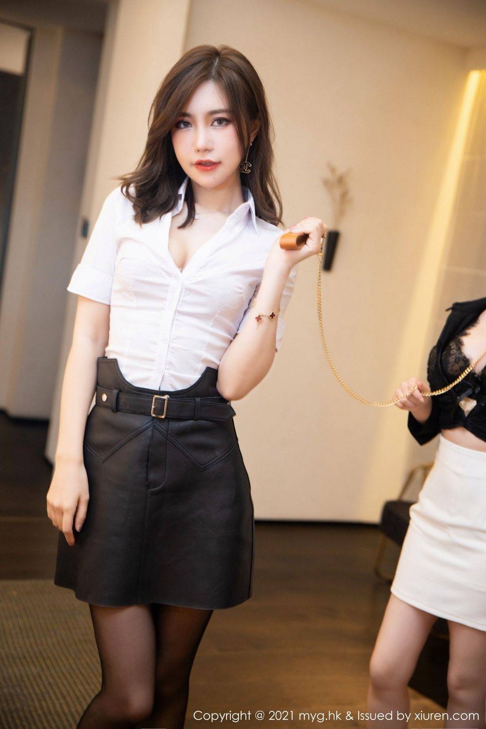 美媛馆性感女神绮里嘉Carina白衬衫调教师剧情江浙沪旅拍-26