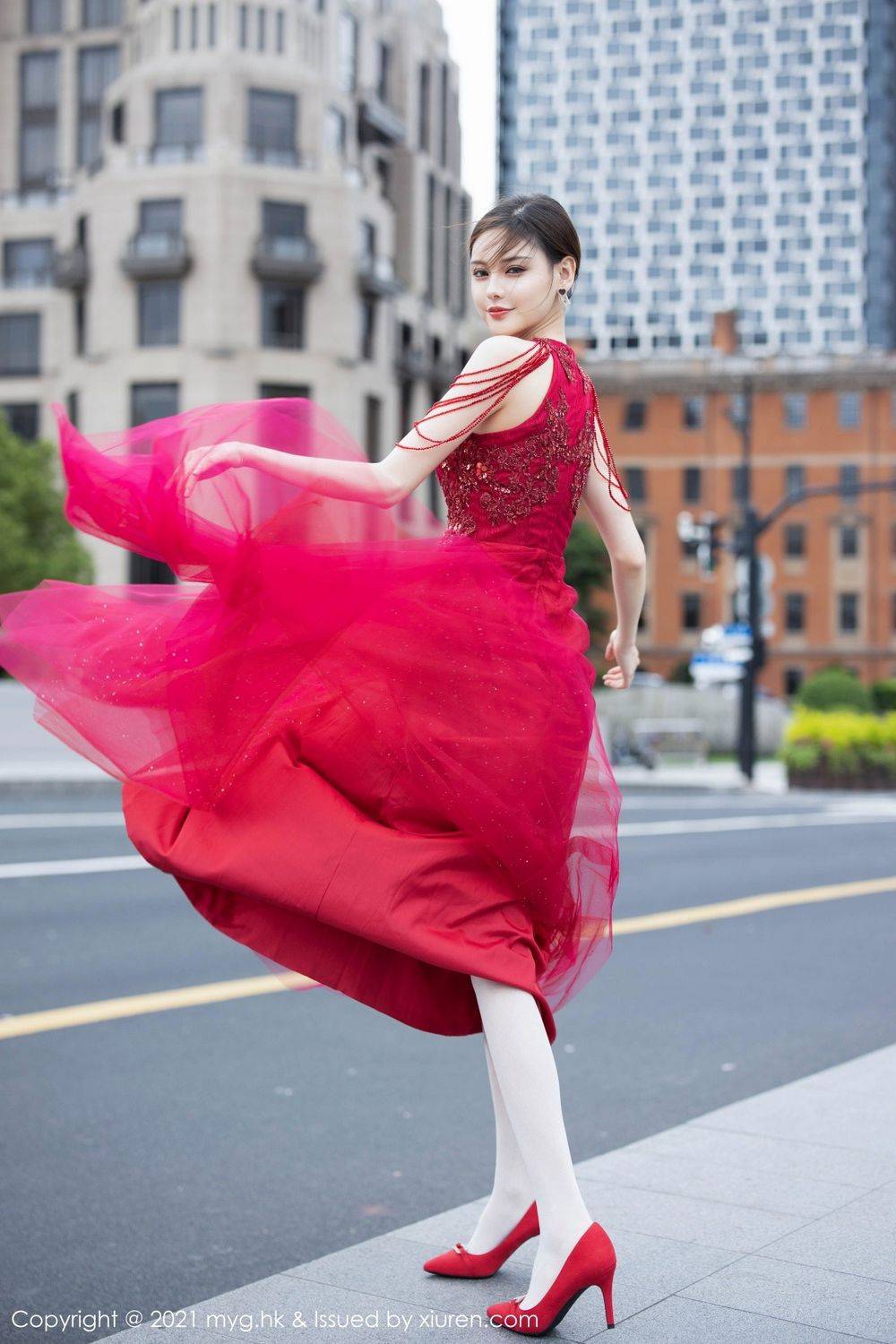 美媛馆美女模特小夕juju猩红长裙迷人内衣系列江浙沪旅拍-4