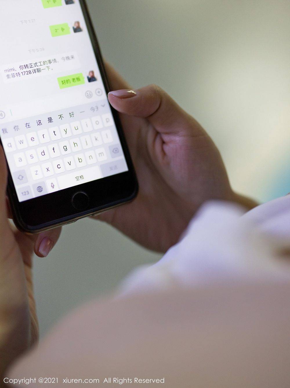 秀人网美女模特文芮jeninfer白衬衫黑丝美腿职场OL性感写真-4