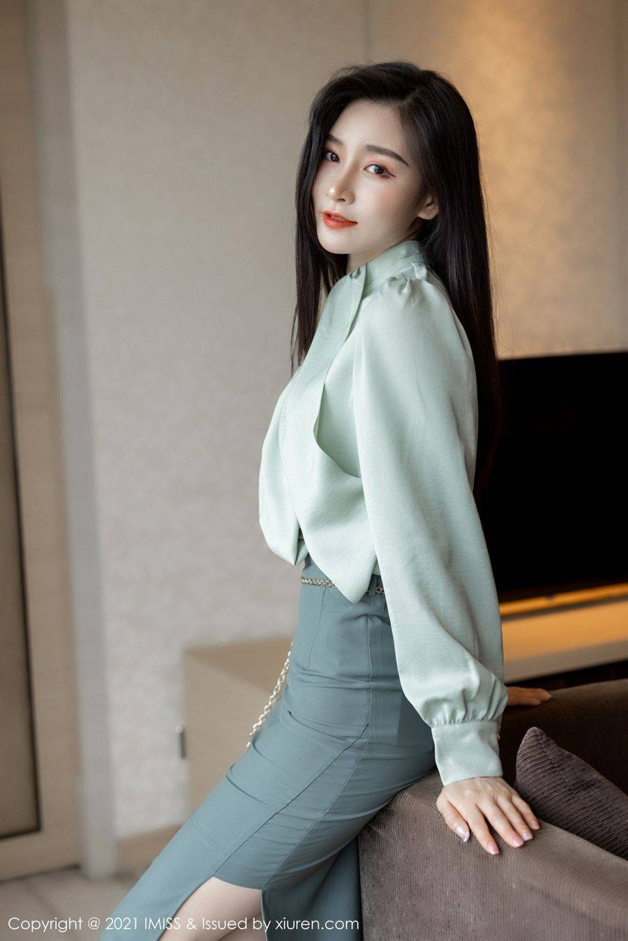 爱蜜社气质美女Vanessa素色服饰白色内衣袅袅动人性感写真-15
