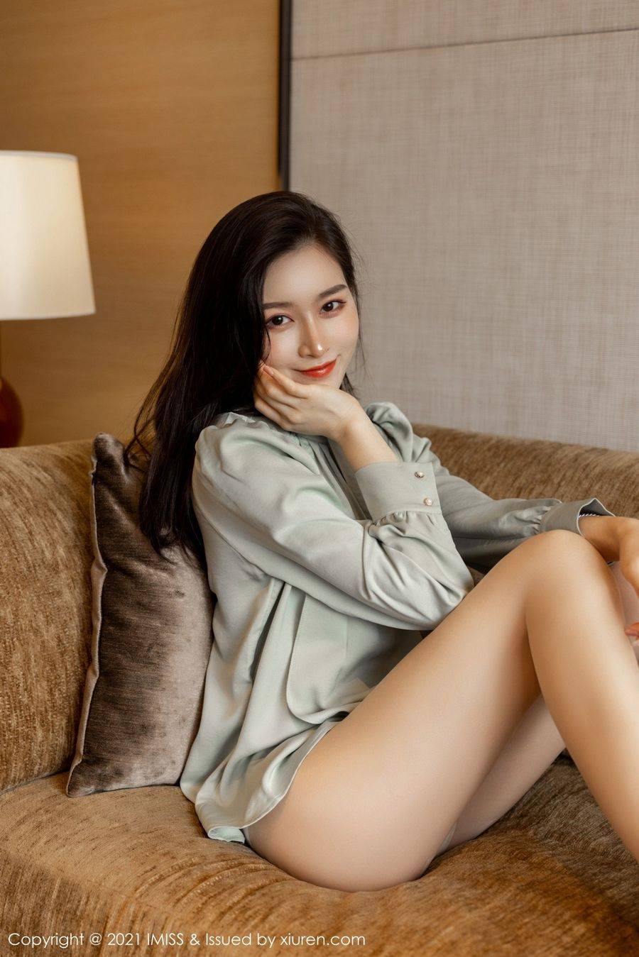 爱蜜社气质美女Vanessa素色服饰白色内衣袅袅动人性感写真-25