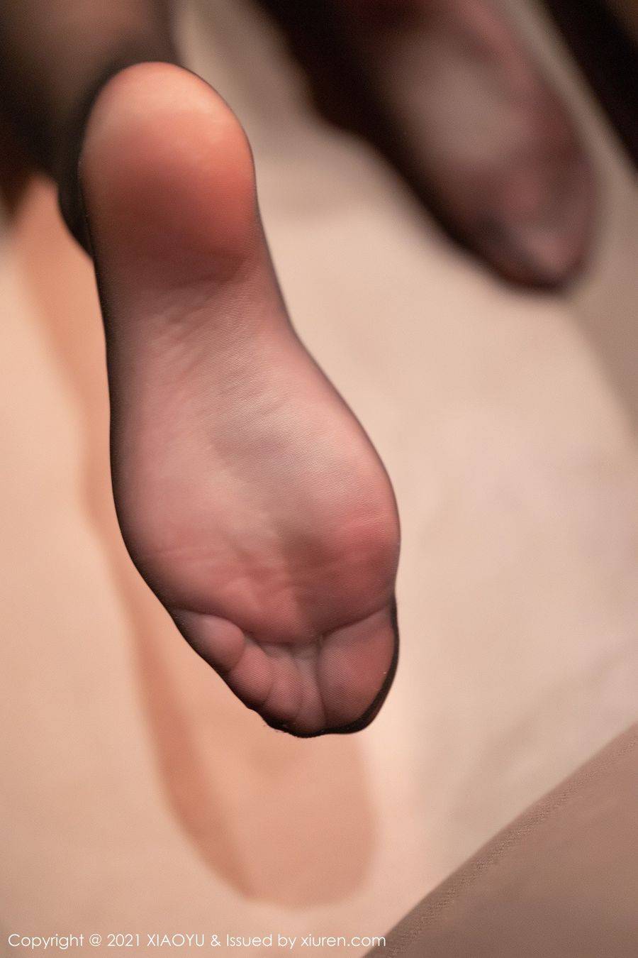 语画界美女模特郑颖姗Bev黑丝美腿+抹胸礼裙系列青岛旅拍-38